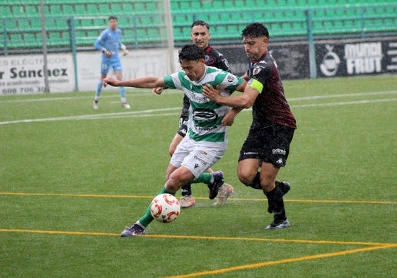 El campeón Extremadura cayó goleado en Navalmoral.