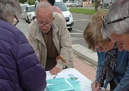 El centro de salud de Suerte de Saavedra recoge firmas para tener pediatra
