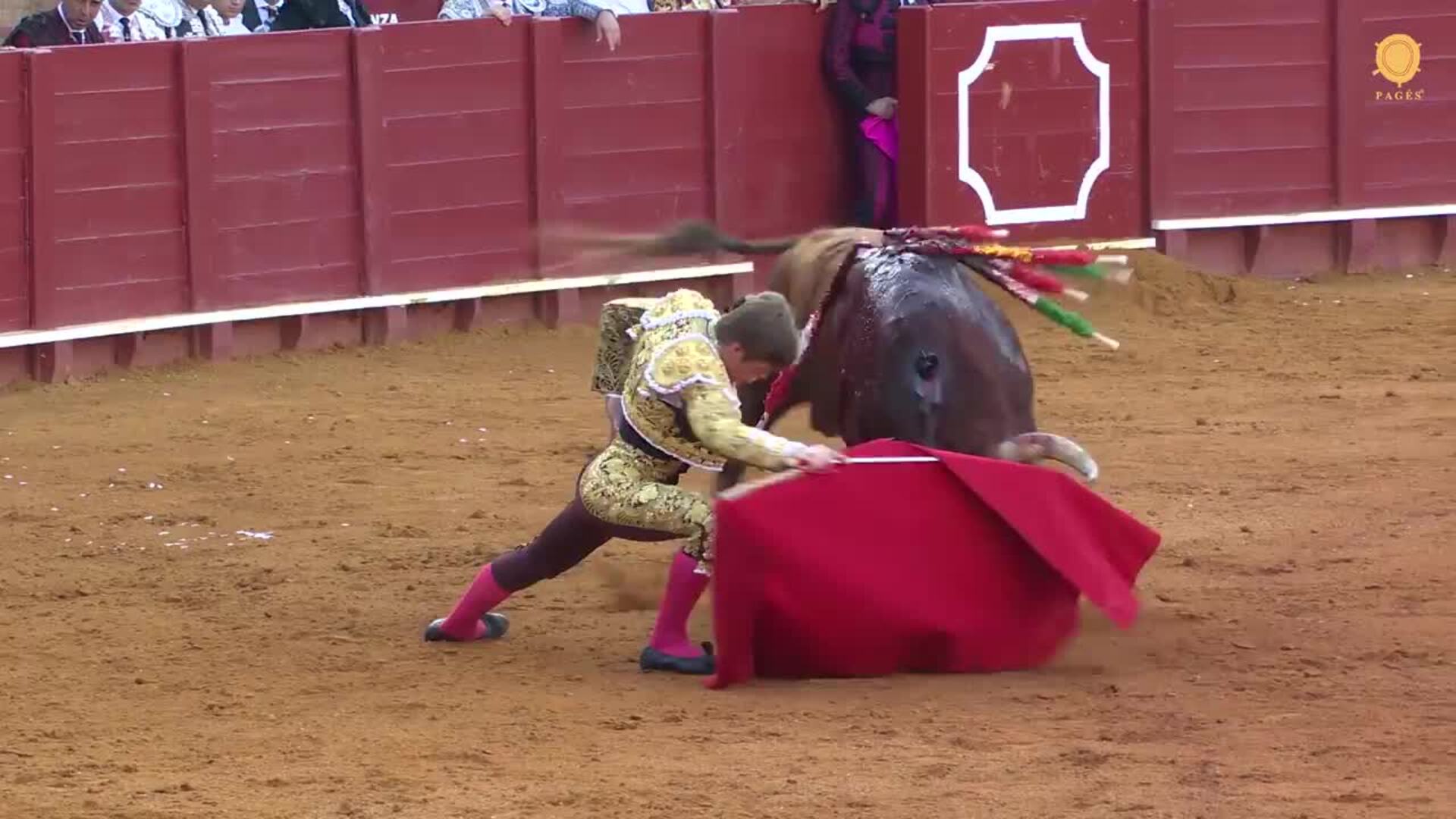 Gran faena del extremeño Miguel Ángel Perera en Sevilla