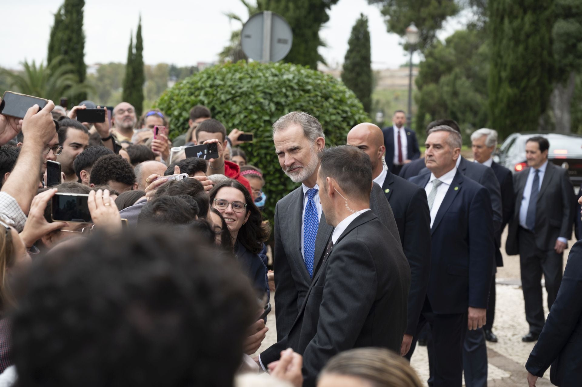El Rey Felipe VI, durante la inauguración de la sala Tarteso.