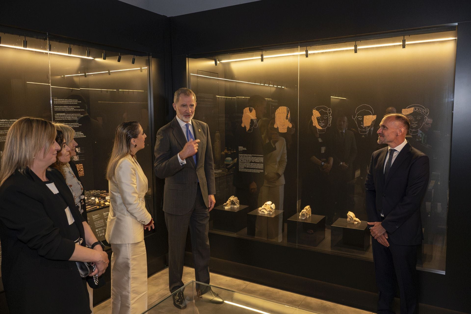 Fotos | El Rey Felipe VI inaugura la Sala Tarteso
