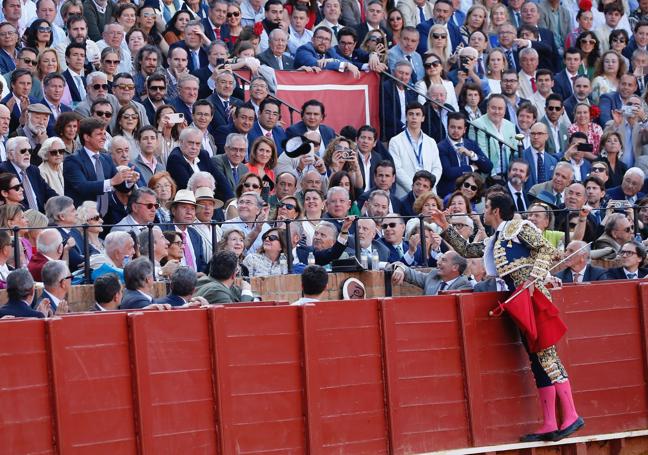 Miguel Ángel Perera brindó a El Juli su primer toro.