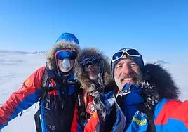 José Trejo, en primer término, en una foto durante la travesía.