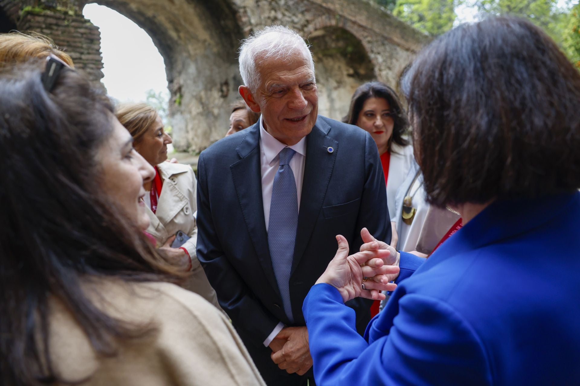Fotos | Felipe VI preside la entrega del Premio Carlos Yuste a Josep Borrell
