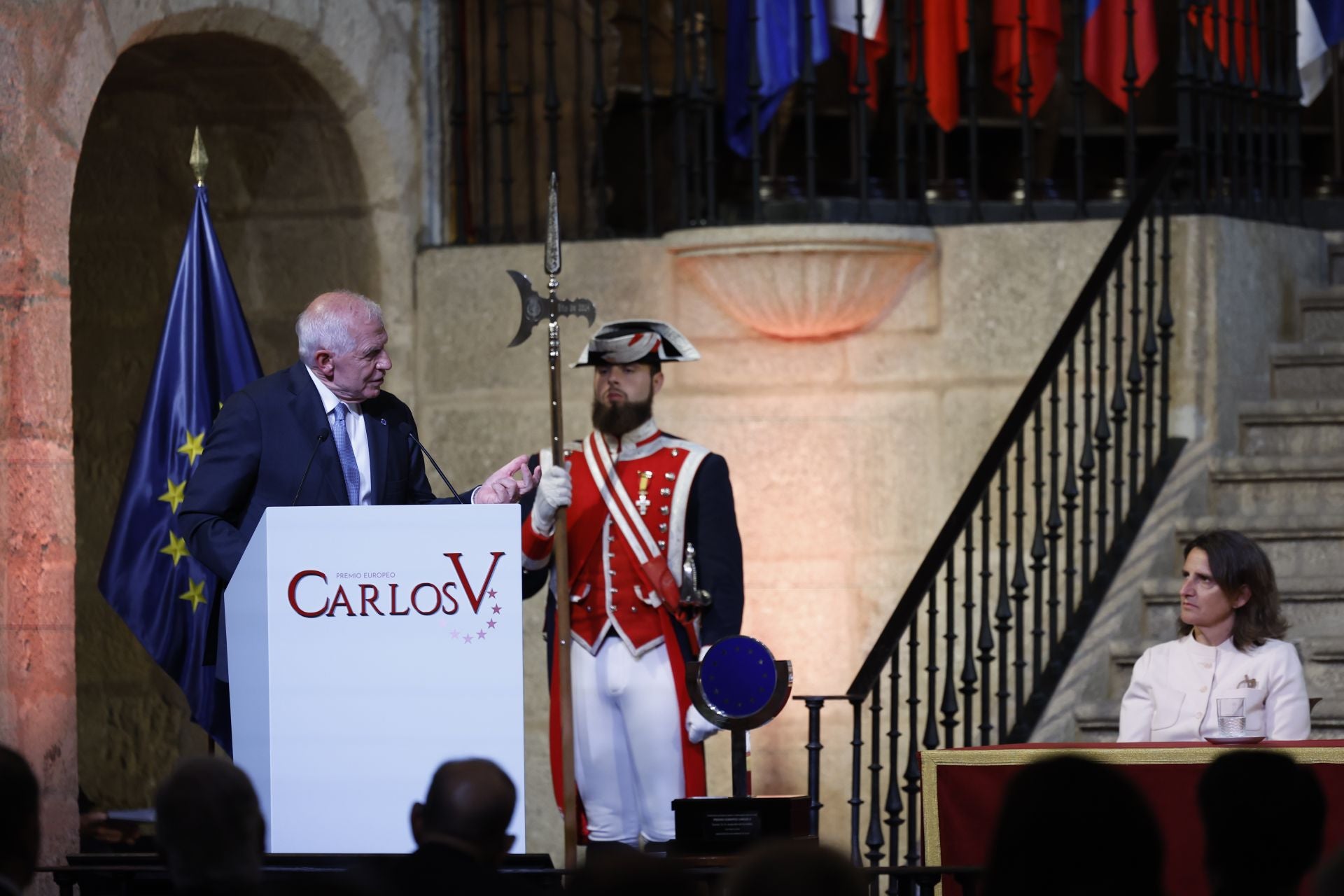 Fotos | Felipe VI preside la entrega del Premio Carlos Yuste a Josep Borrell