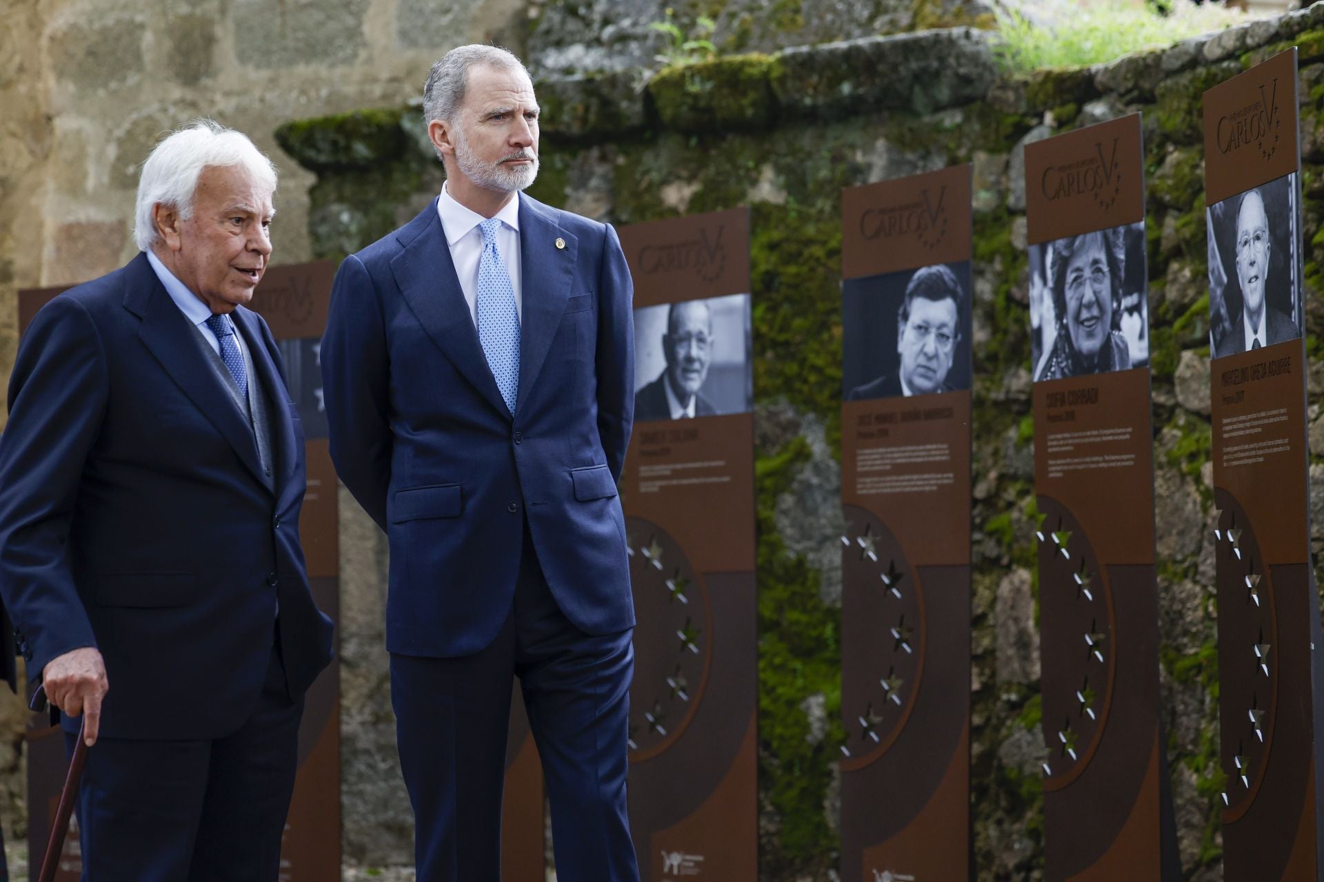 Fotos | Felipe VI preside la entrega del Premio Carlos Yuste a Josep Borrell