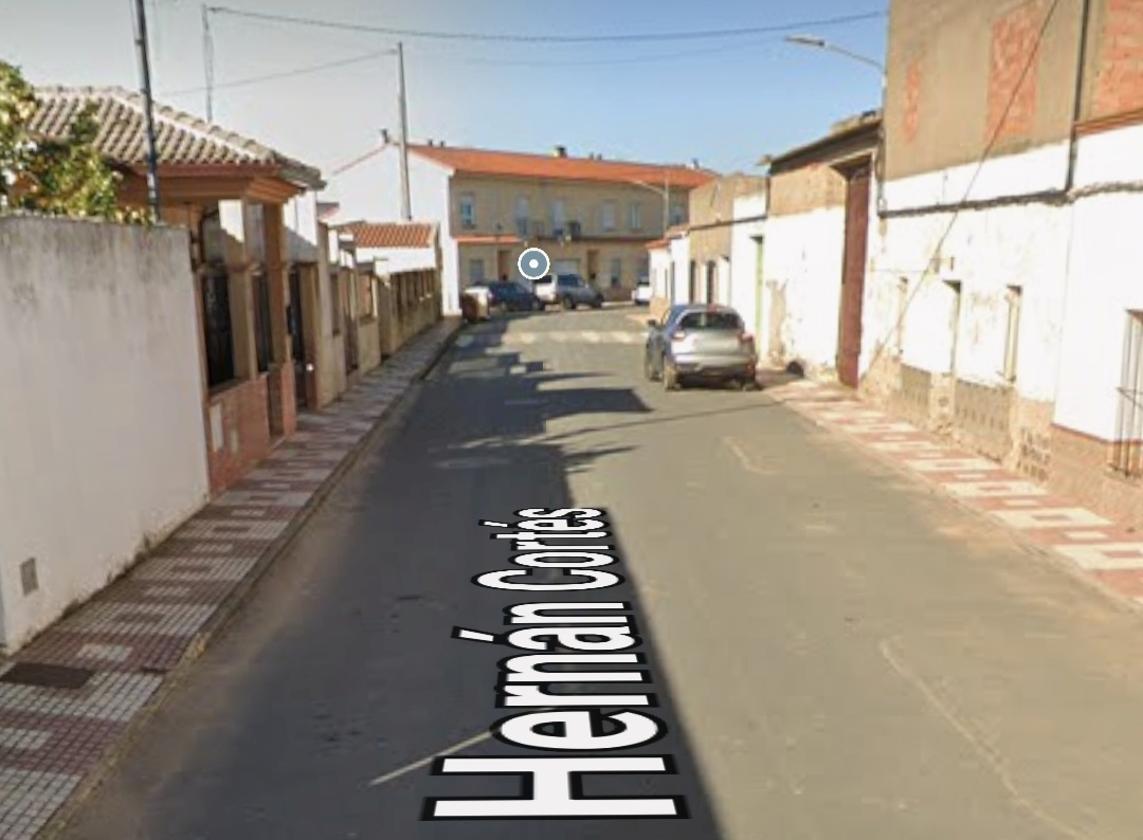 Dos traslados al hospital tras un incendio en la cocina de una vivienda en Torremayor