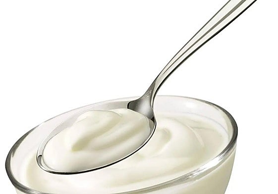 El aliado nocturno que ayuda a perder grasa y dormir mejor: lo tienes en la nevera