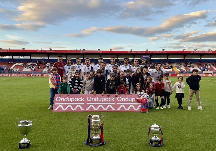El Extremadura remata una temporada de ensueño con una goleada