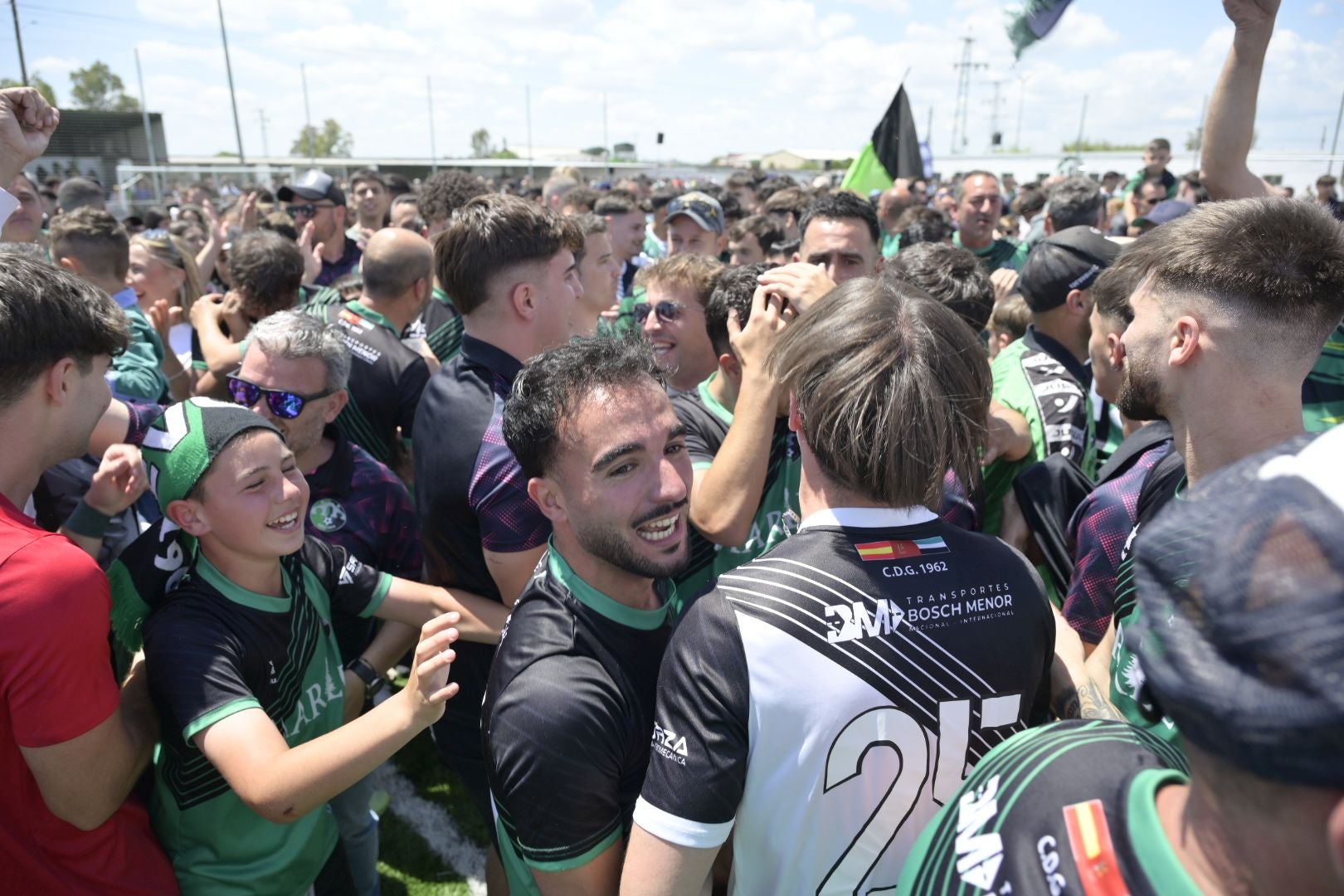 Fotos | Así se ha vivido el ascenso del Gévora a Tercera