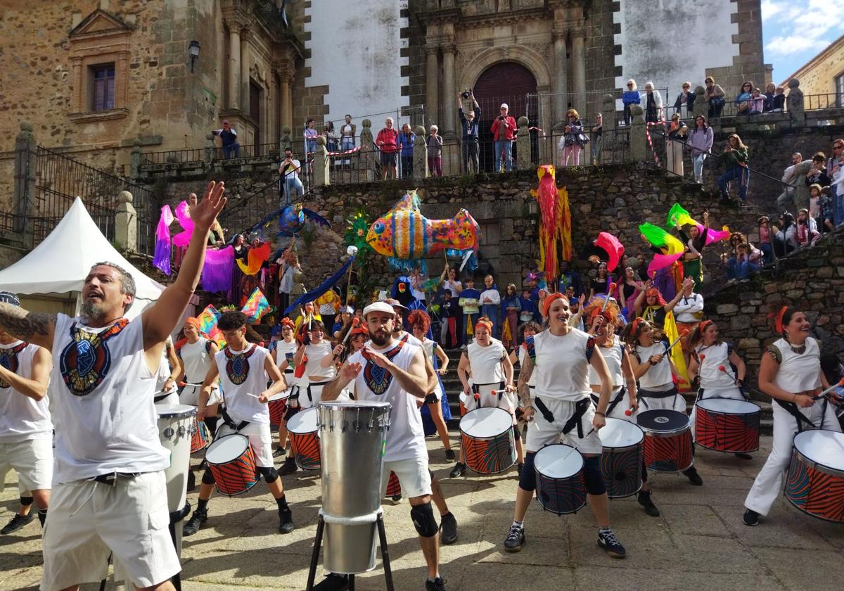 Womad Cáceres 2025 se despide a ritmo de batucada