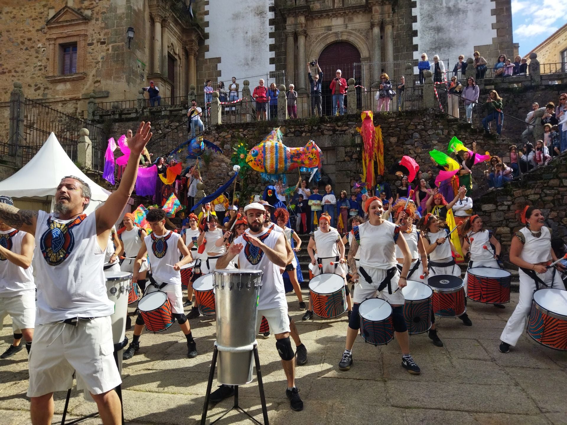 Womad Cáceres 2025 se despide a ritmo de batucada