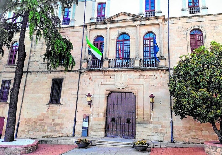 Condenan al arquitecto municipal de Trujillo por asesorar en una obra y cobrar