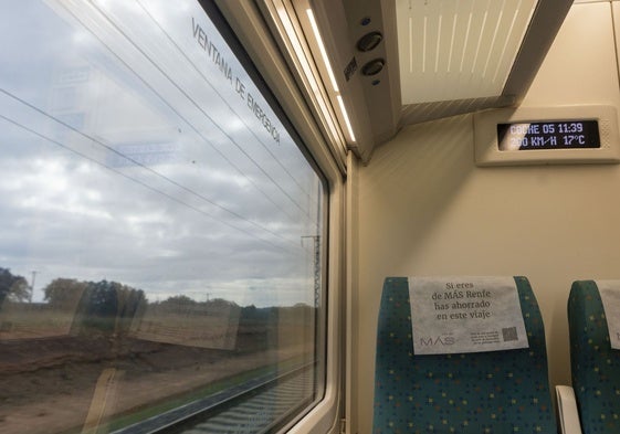 Tren Alvia circulando a 200 kilómetros por hora en el corredor entre Plasencia y Badajoz.
