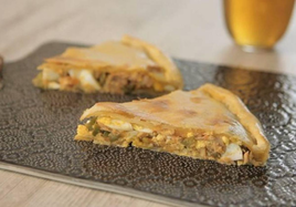 Empanada de atún tradicional