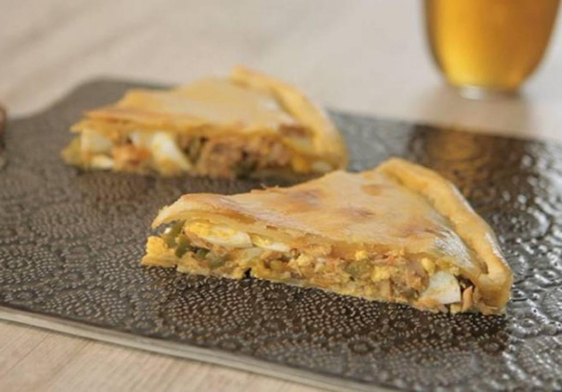 Empanada de atún tradicional