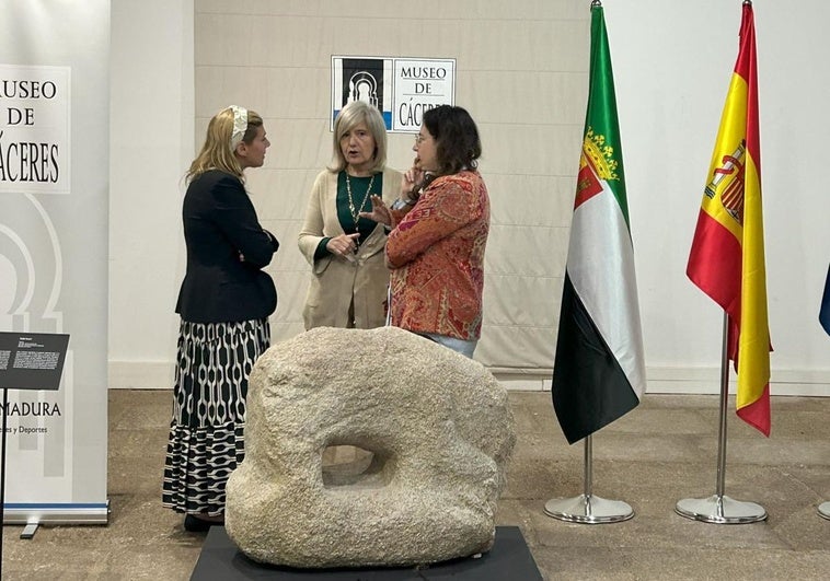 El Museo de Cáceres exhibe el verraco vetón en posición de defensa hallado en Valdecañas