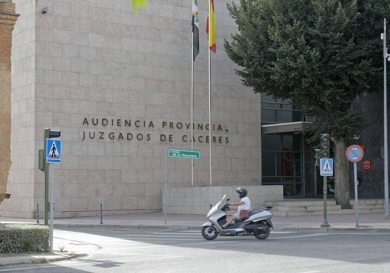 Una enfermera, acusada de ver historiales clínicos del SES sin autorización