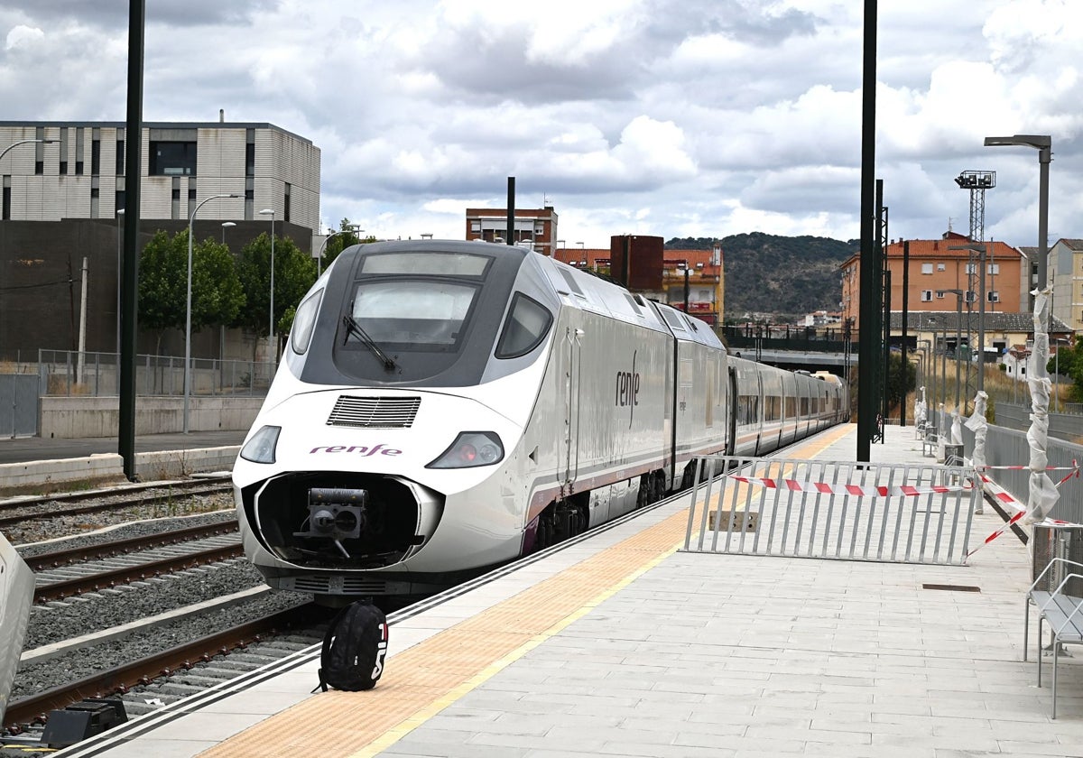 Renfe mantendrá los horarios de los trenes con el tercer Alvia, incluido el que llenan empleados públicos de Badajoz a Mérida