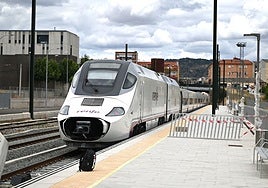 Tren Alvia en Plasencia, una imagen que sólo se vio en el primer viaje de prueba.