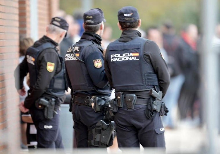 La Policía Nacional frena una pelea en la calle Santa Eulalia de Mérida