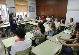 Imagen de archivo de una clase en la Escuela de Idiomas de Cáceres.