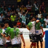 Jugadores del CV Almendralejo durante el torneo.