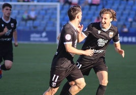 Beneit no se cree el gol que acaba de hacer Carlos Doncel.