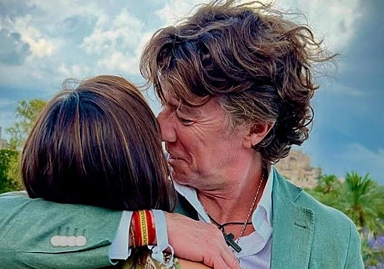 Colate anuncia su amor con una sencilla y bonita fotografía en sus redes.