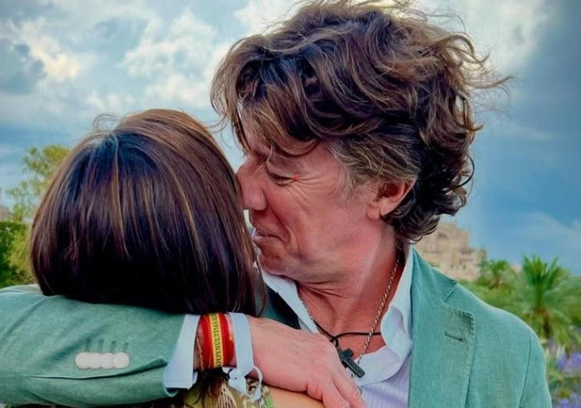 Colate comparte una romántica foto con Alejandra Conde