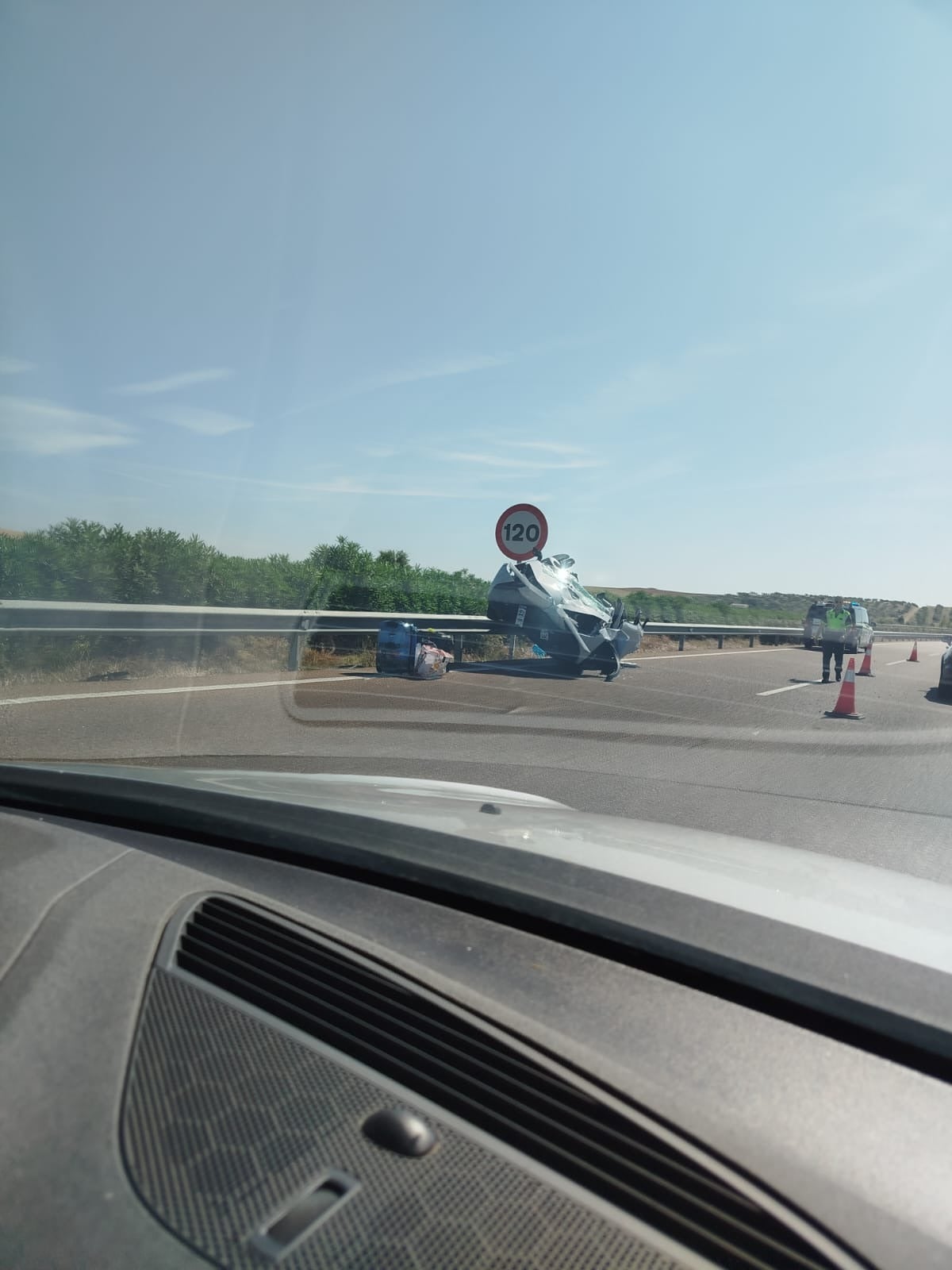 Fotos | Así ha quedado el vehículo accidentado en la A-5