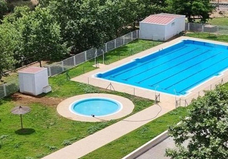 El Ayuntamiento busca socorristas para las piscinas públicas de verano