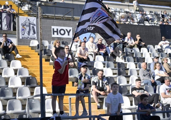 La afición del Badajoz vuelve a confiar en su equipo.