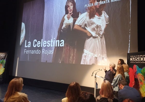 Artistas y músicos del Festival de Teatro Clásico durante su presentación en el Gran Teatro este martes.
