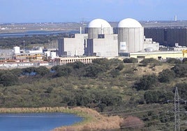 Central nuclear de Almaraz con sus dos reactores.