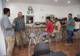 Bar en El Carrascalejo, una de las localidades extremeñas de menos de 300 habitantes.