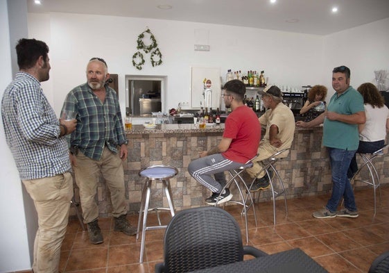 Bar en El Carrascalejo, una de las localidades extremeñas de menos de 300 habitantes.