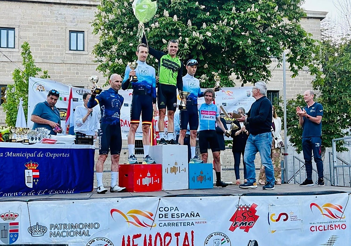 Pedro Sánchez Cidoncha en el podio del Memorial Montenegro de San Lorenzo de El Escorial.