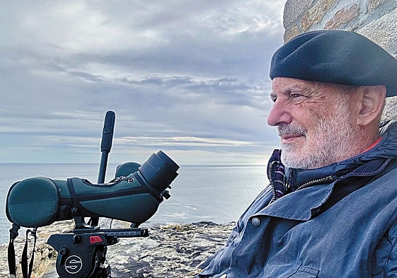 Además de grabar sonidos, de Hita (65 años) es guionista, documentalista y divulgador en medios de comunicación.