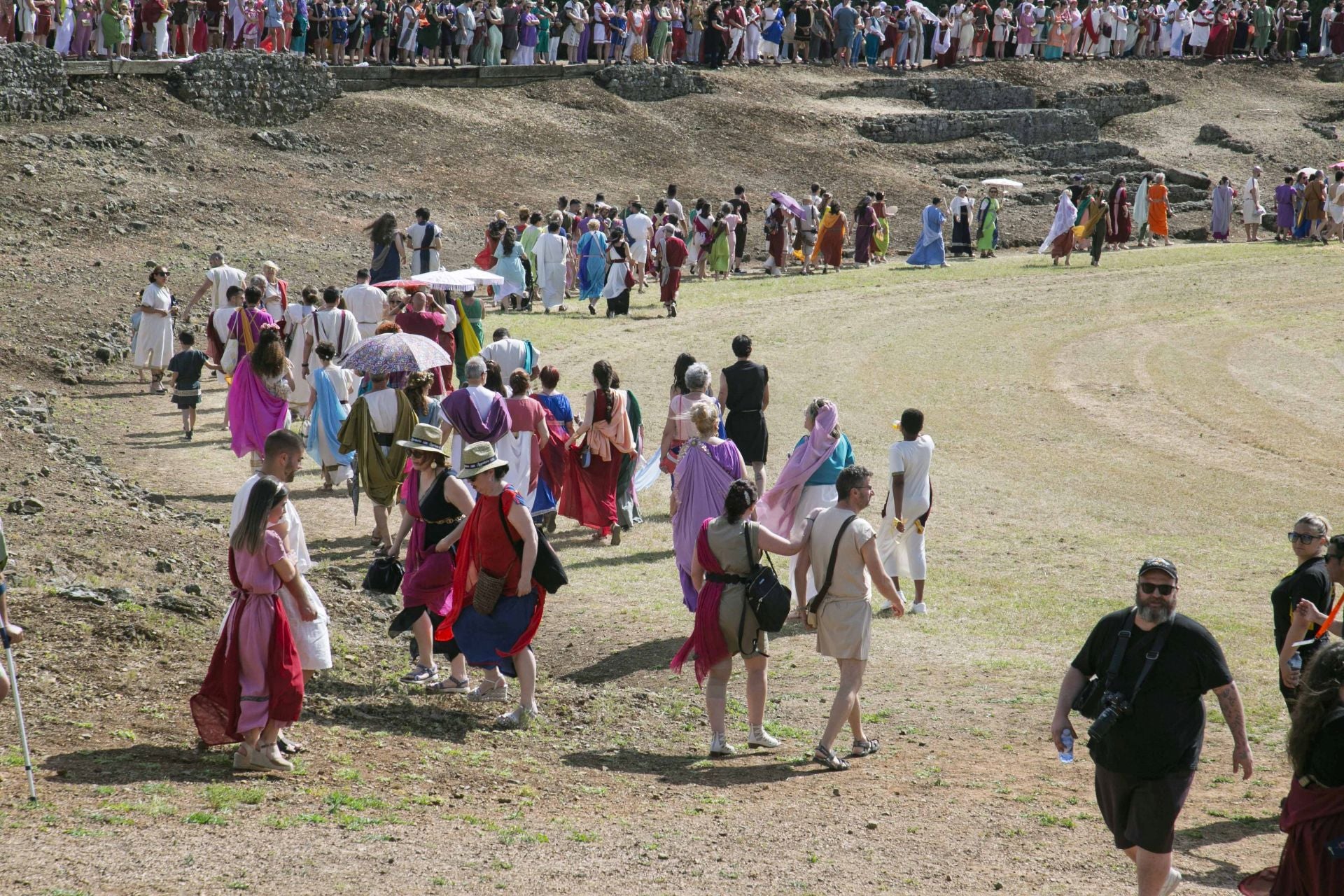 La carrera de cuadrigas desborda de público el Circo Romano