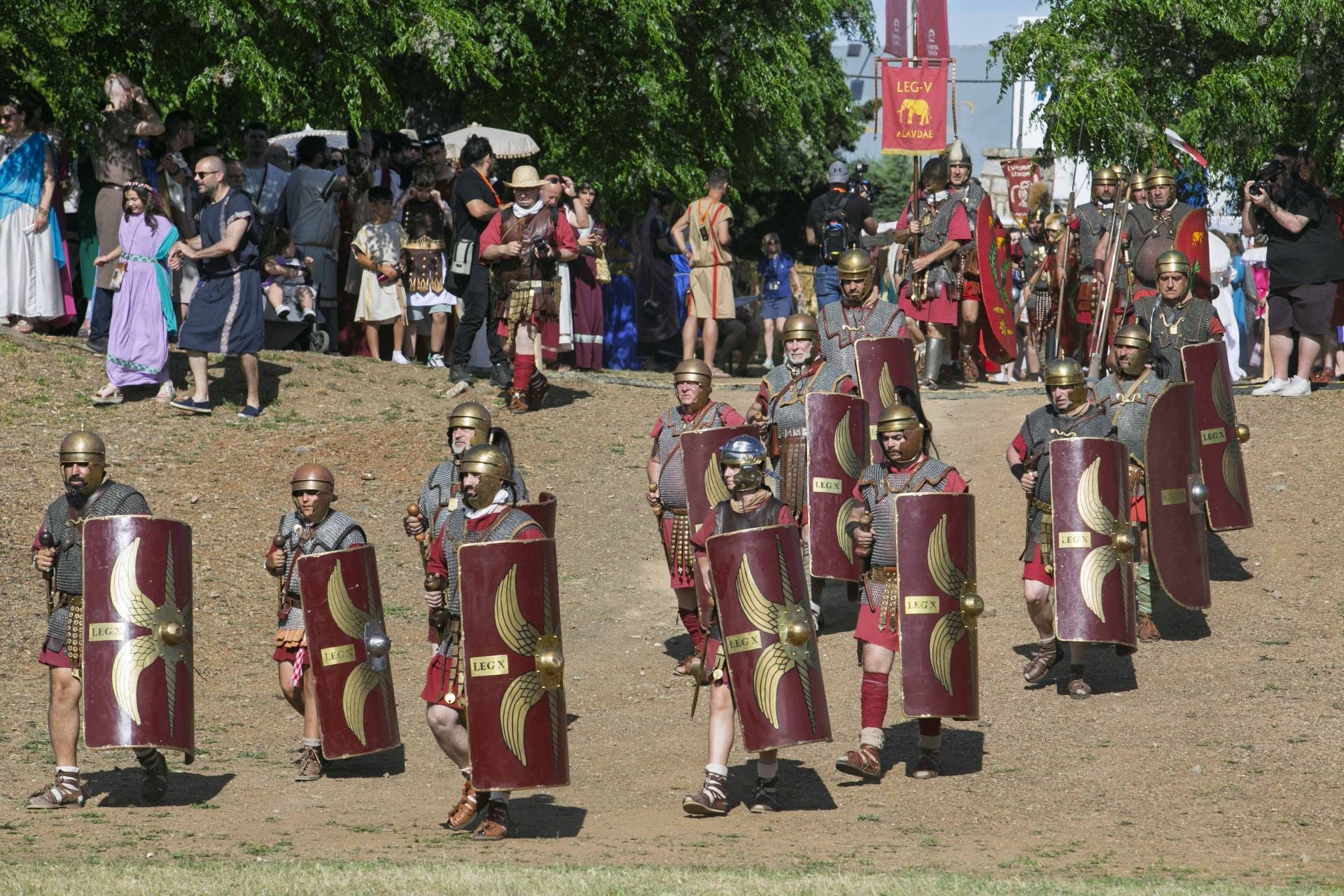 La carrera de cuadrigas desborda de público el Circo Romano