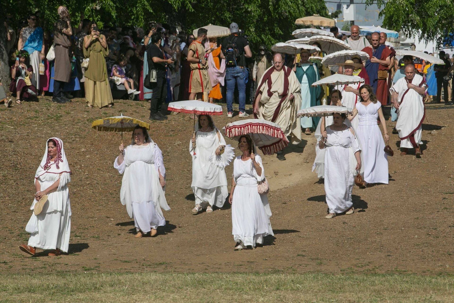 La carrera de cuadrigas desborda de público el Circo Romano