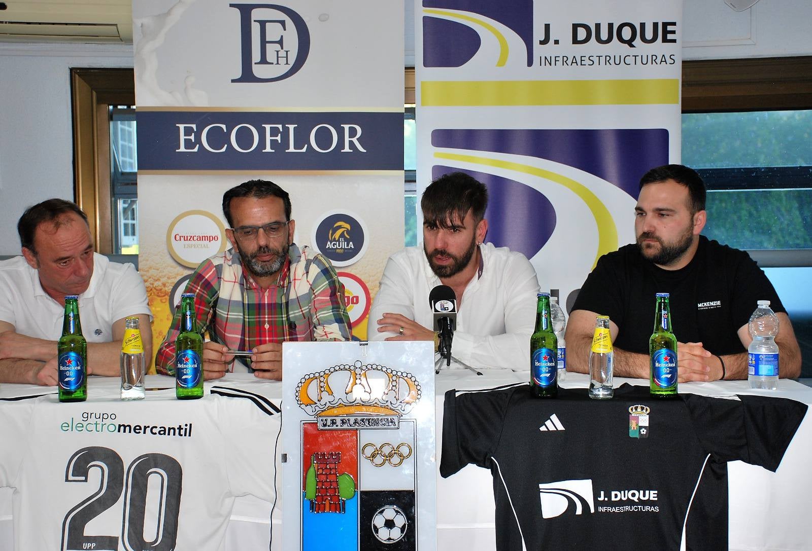 Carlos Baños, en su presentación como entrenador de la UP Plasencia.