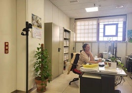 Celia G. trabajadora del Oargt en las oficinas de Cáceres.