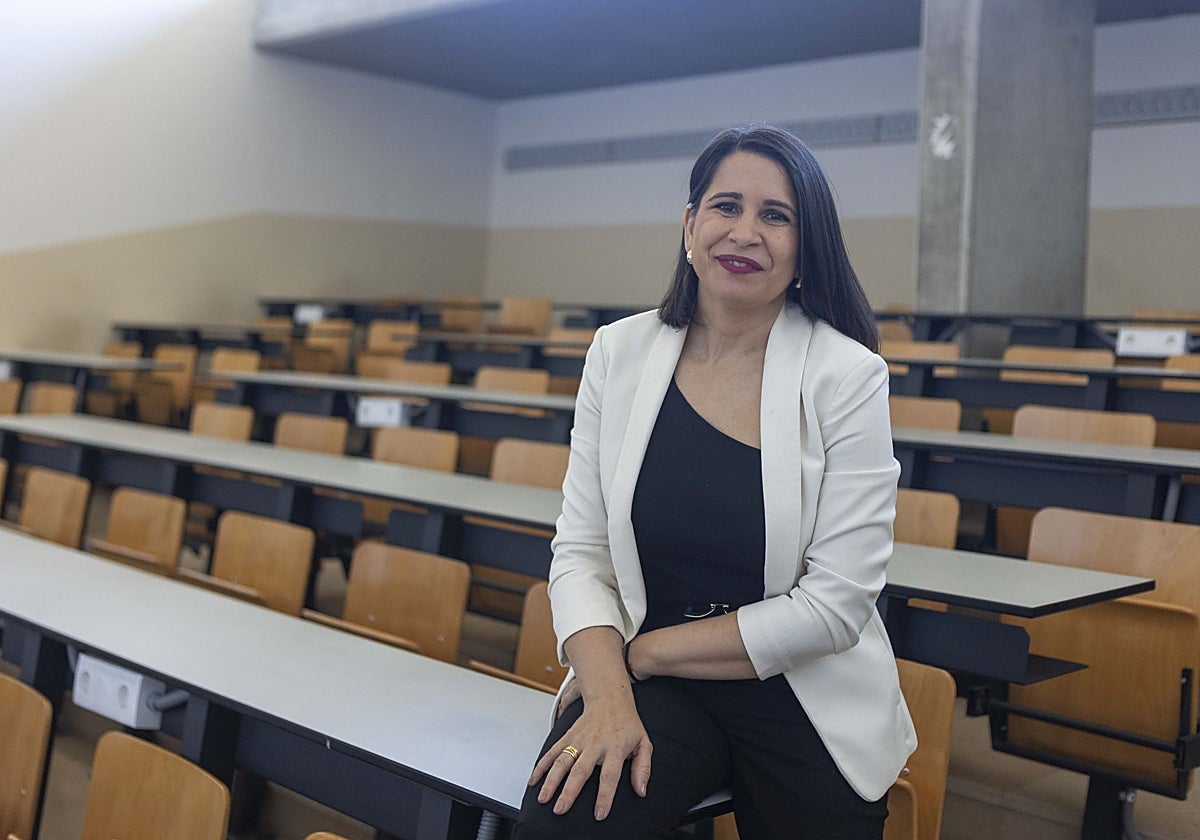Rocío Blas, adjunta al rector para el vicerrectorado de Estudiantes, Empleo y Movilidad de la UEx, en el campus universitario cacereño.