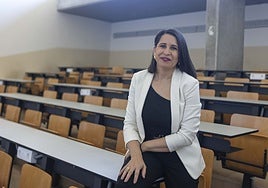 Rocío Blas, adjunta al rector para el vicerrectorado de Estudiantes, Empleo y Movilidad de la UEx, en el campus universitario cacereño.