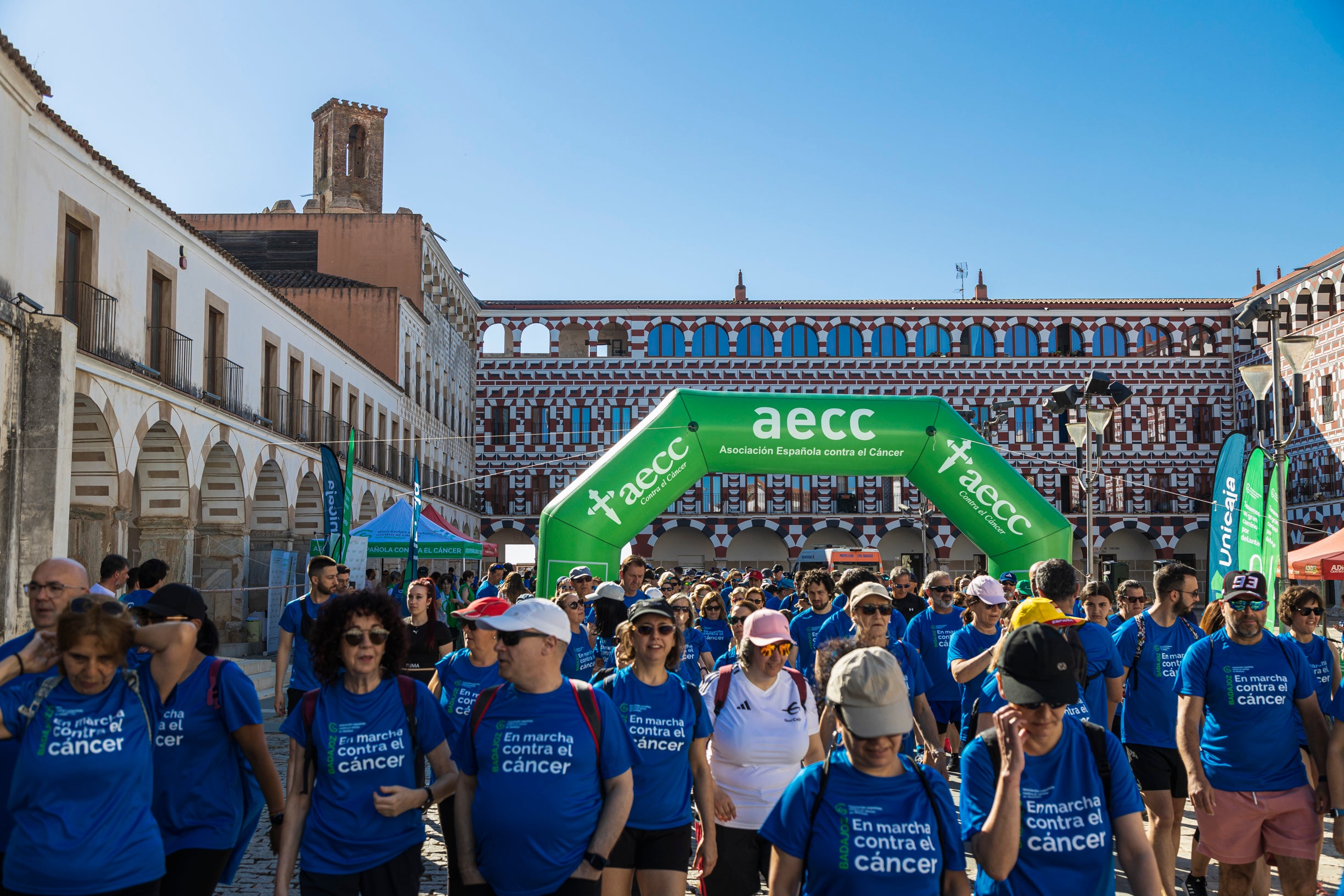 La marcha contra el cáncer de Badajoz, en imágenes