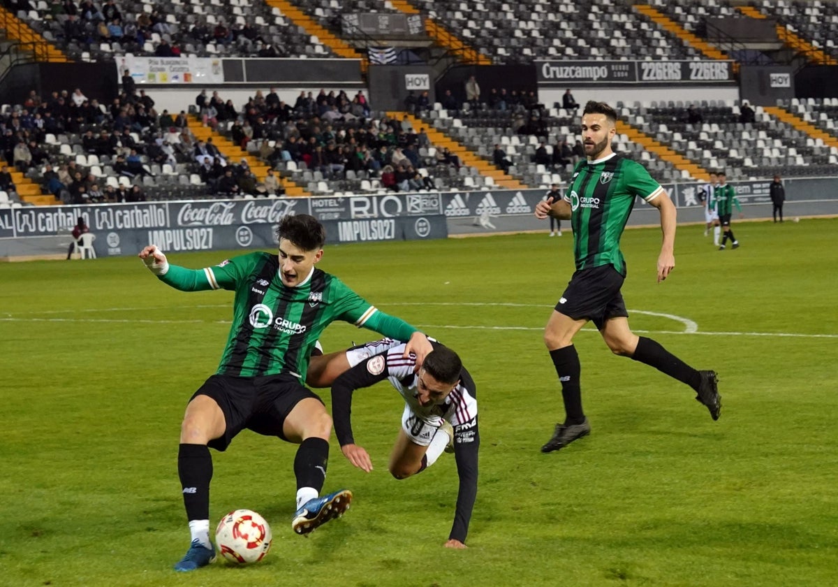Alfonso Peral durante el partido con el Jerez frente al Badajoz en el Nuevo Vivero.