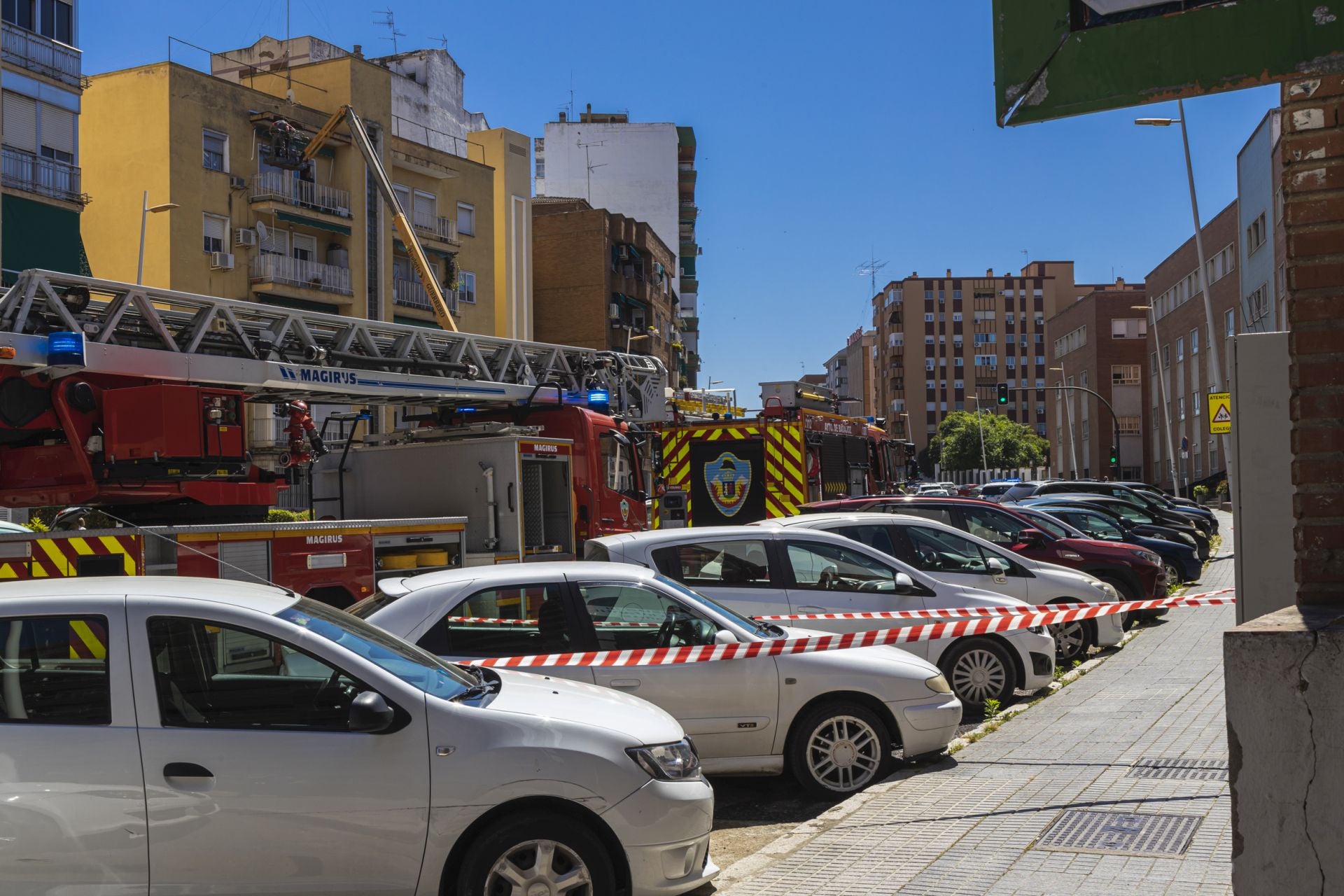 Fotos | Incendio en el laboratorio de los Maristas de Badajoz