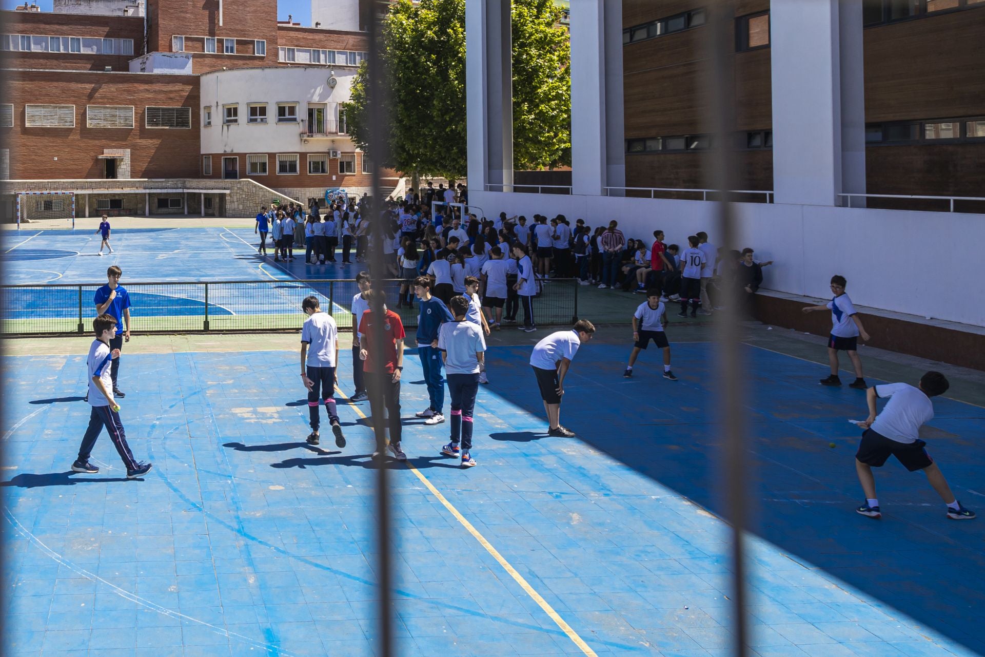 Fotos | Incendio en el laboratorio de los Maristas de Badajoz